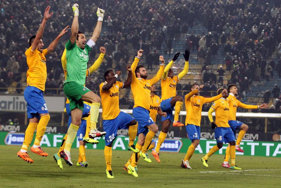 Vince la Roma (2-1 con la Fiorentina), non il Napoli (3-3 con l&#39;Udinese): ora la squadra di Benitez è a -5 dai giallorossi e a 8 punti di distanza dalla capolista. Ansa